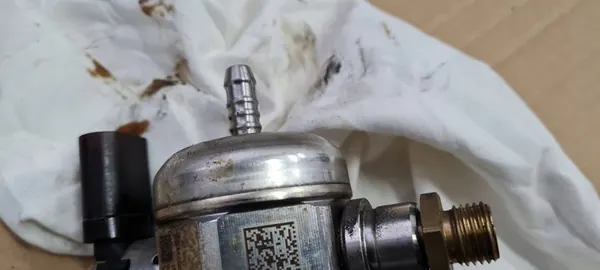 A4 B9 8W Polttoainepumppu 2.0 TFSI 06G127025M A5 Q5 image 4