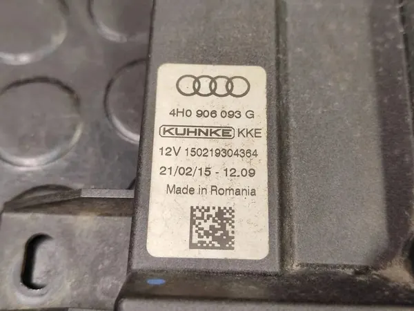 Contrôleur de Pompe à Carburant Audi A8 S8 D4 4H0906093G image 4