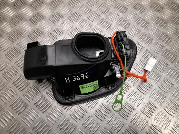 Toyota C-HR II 2024 polttoainelippa OEM 58409F4030 image 5
