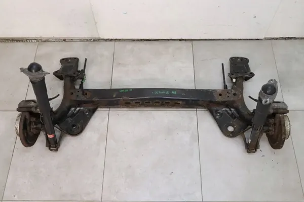 Viga de eje trasero OEM 5Q0501115 para Skoda Octavia III image 2