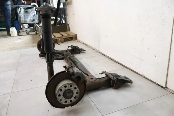 Viga de eje trasero OEM 5Q0501115 para Skoda Octavia III image 3