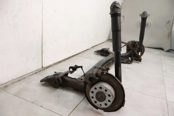 Viga de eje trasero OEM 5Q0501115 para Skoda Octavia III image 4