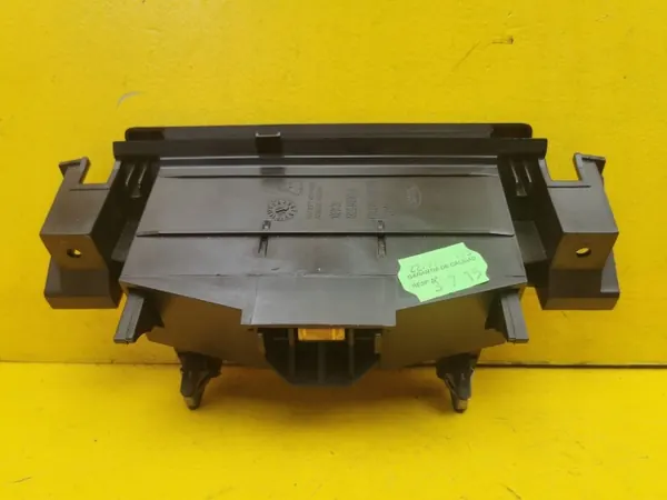 Land Rover Discovery 4 Armaturenbrett-Aschenbecher OEM AH22048A02A image 3
