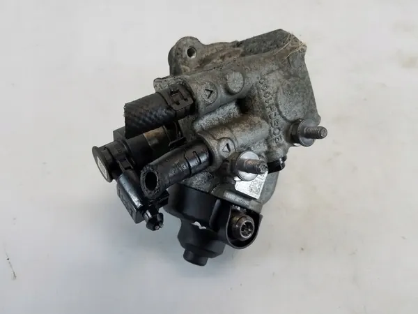 VW Passat B7 2.0 TDI Kraftstoffpumpe 03L130755L image 2