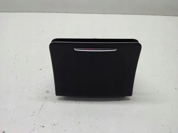 Prise USB Arrière Mercedes-Benz OEM A2136806506 image 2