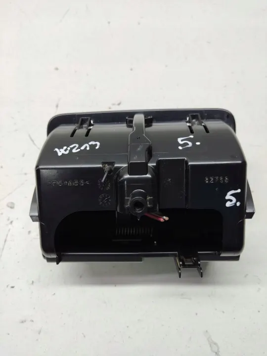 Prise USB Arrière Mercedes-Benz OEM A2136806506 image 5