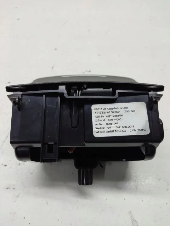 Prise USB Arrière Mercedes-Benz OEM A2136806506 image 6