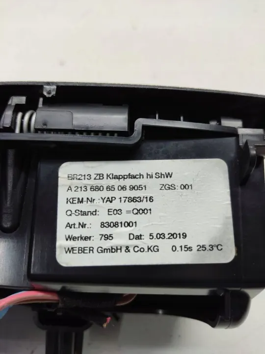 Prise USB Arrière Mercedes-Benz OEM A2136806506 image 8