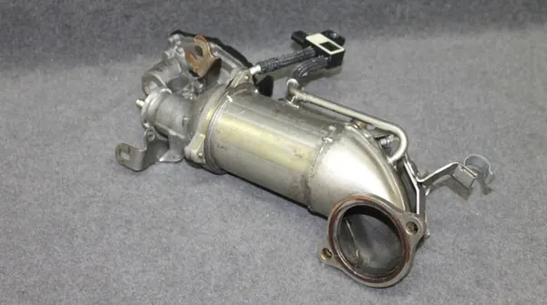 BMW G20 G30 G01 G05 EGR-Jäähdytin Kaasuläpällä - 8574815 image 4