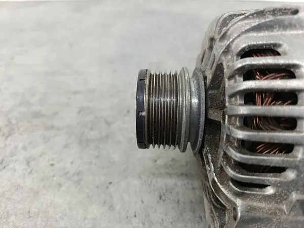 Alternador Renault Megane II 1.6 16V image 6