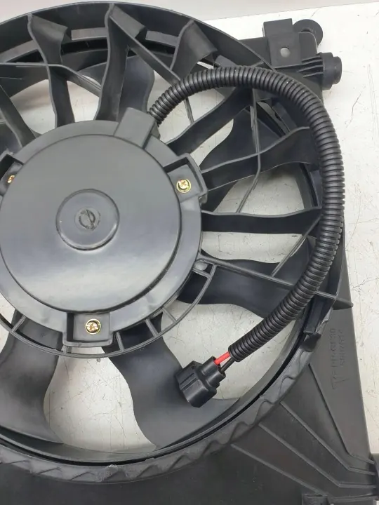 Tesla Model S Tuulettimen kotelo OEM 6007614 Vasen puoli image 5