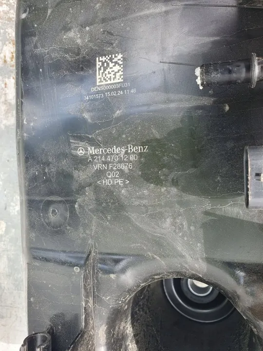 Tanque AdBlue Mercedes-Benz OEM A2144701200 - Usado image 10