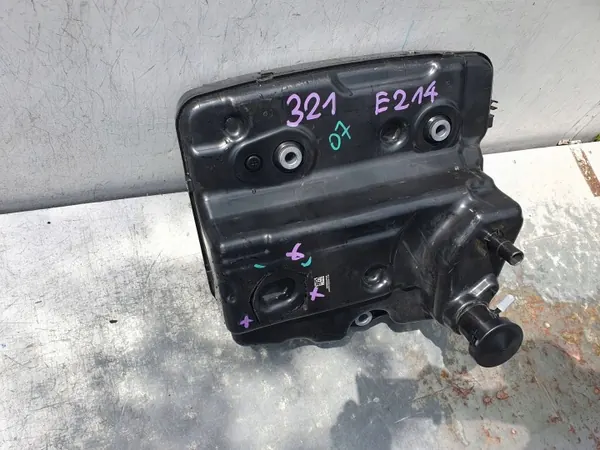 Tanque AdBlue Mercedes-Benz OEM A2144701200 - Usado image 4