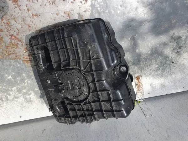Tanque AdBlue Mercedes-Benz OEM A2144701200 - Usado image 8