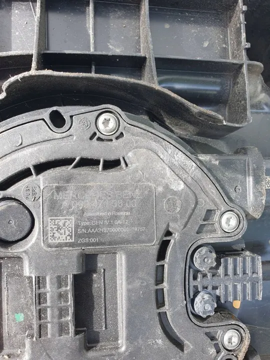 Tanque AdBlue Mercedes-Benz OEM A2144701200 - Usado image 9