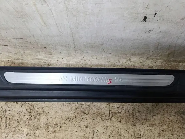 MINI COOPER F56 oikea kynnyslista OEM 7300818 image 5