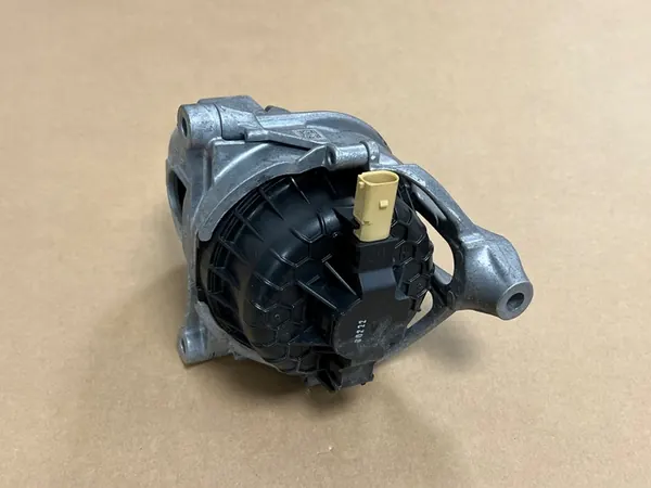 AUDI Q7 Q8 4M Moottorin Kiinnike Oikea 4M0199372FF image 3