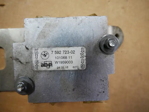 Termostato de aceite BMW OEM 7592723 para M3 M4 F80 F87 image 3