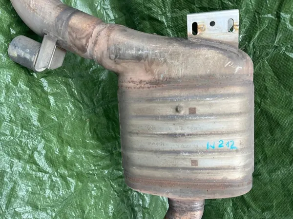 Mercedes E-Klasse W212 2.2 CDI Mittelschalldämpfer OEM 2124909814 image 3