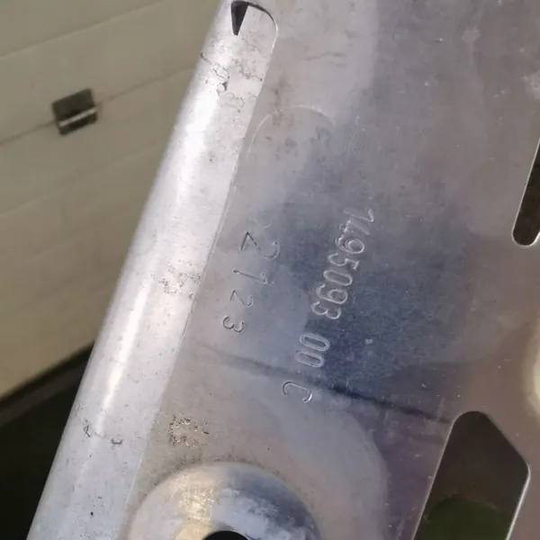 Tesla Model Y bovenste bumperbalk OEM 149509300C image 5