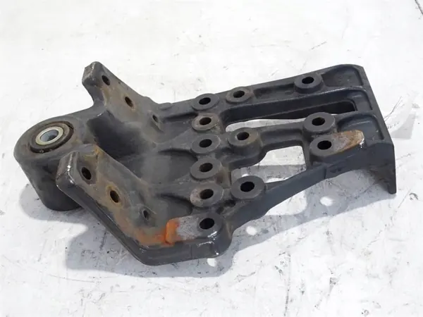 Support ressort arrière droit OEM A8603223323 Mercedes image 3