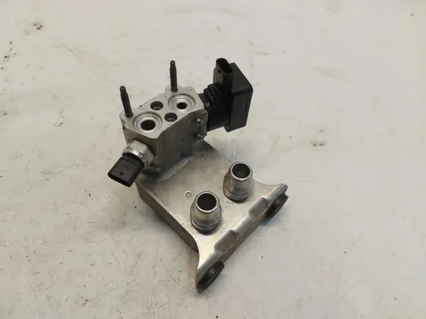 Mercedes A2938300601 waterkoelklep voor EQV W447 image 2
