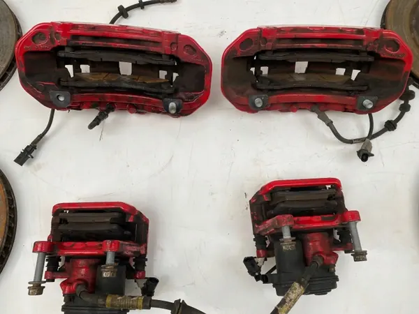 Conjunto discos e pinças Porsche Macan OEM 95B615106E image 10