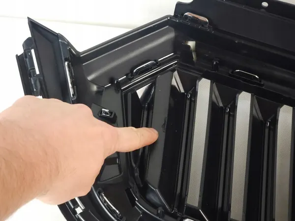 SKODA OCTAVIA IV 2020- Center Grill Frame OEM image 10