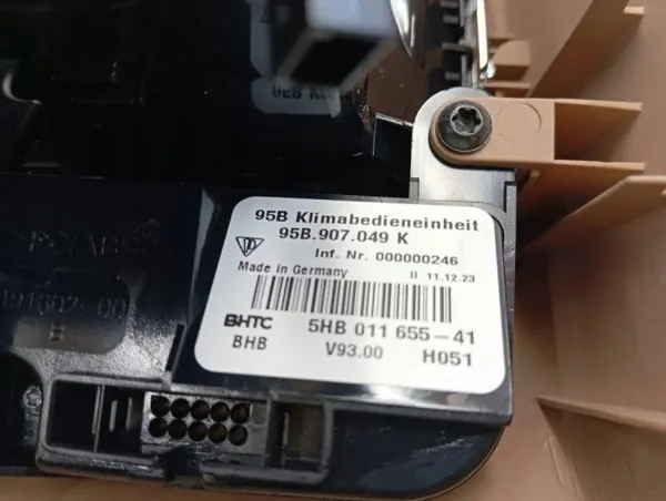 Taka-ilmastointiristikko OEM 95B907049K Porsche Macanille image 3