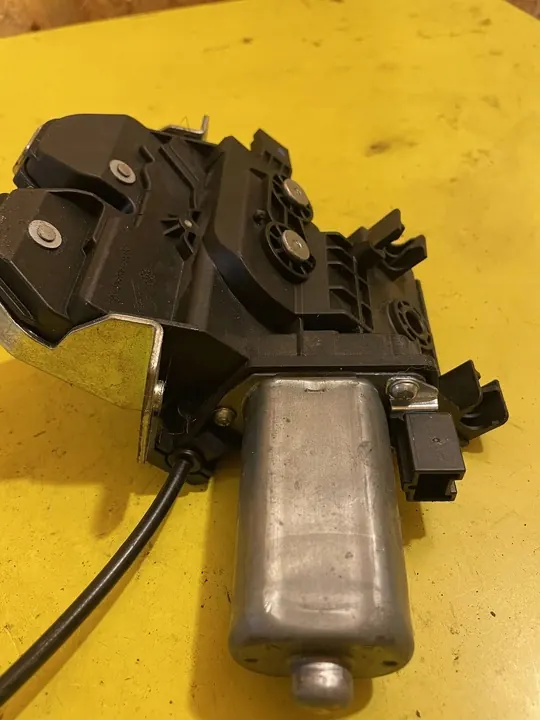 Mercedes-Benz S W221 Baklucka Lås image 5