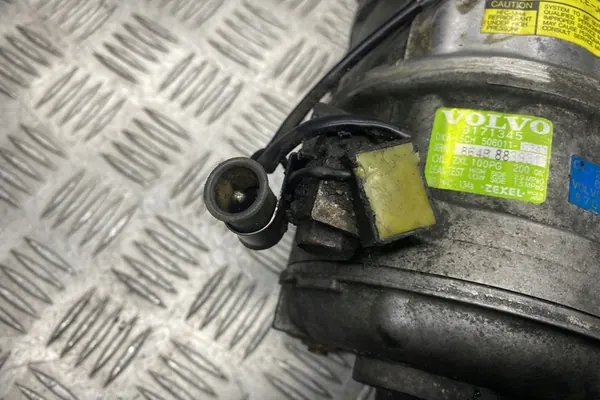 Compressore aria condizionata VOLVO V70 II 2.5L diesel image 3