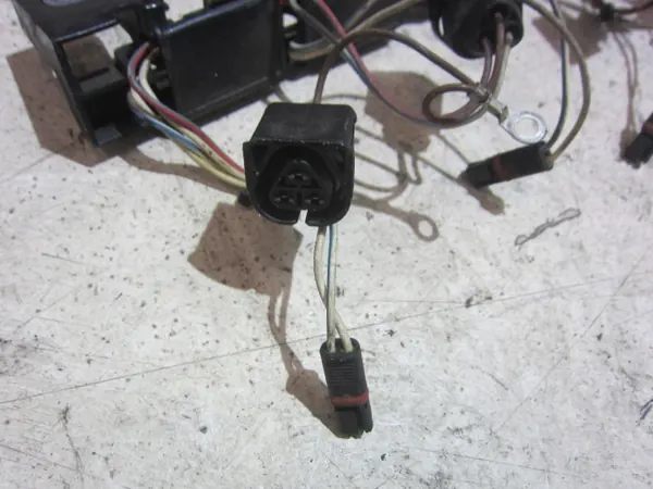 Harness Motor BMW OEM 12518605140 - Usado image 3