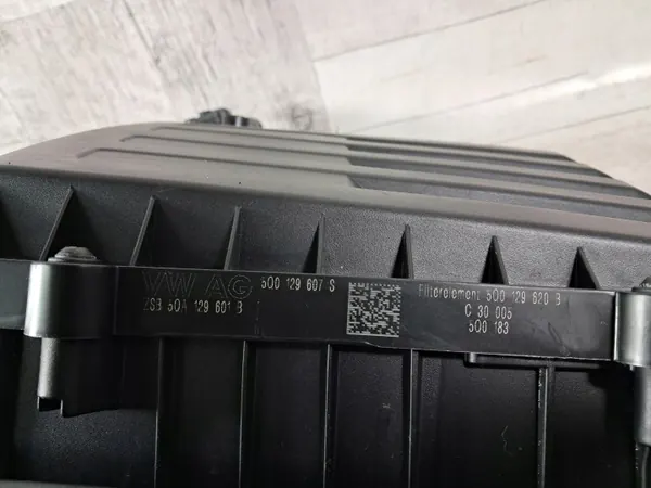 OEM 5QA129601B Ilmansuodinkotelo VW Touranille image 5