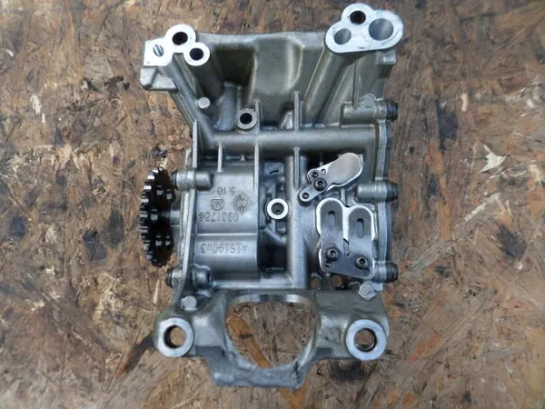 Bomba de óleo BMW usada OEM 151108 motor B47 2.0D image 3