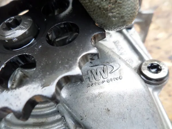 Bomba de óleo BMW usada OEM 151108 motor B47 2.0D image 9