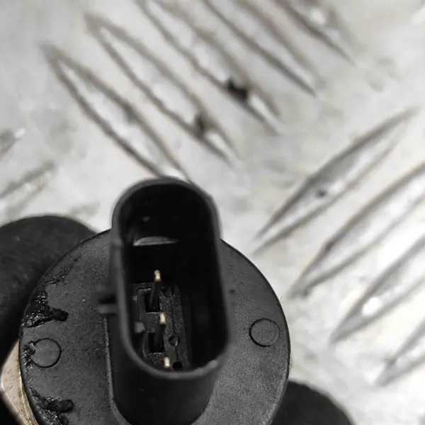 Oljetryckssensor BMW B47 F15 F25 F30 G11 G30 8614494 image 4