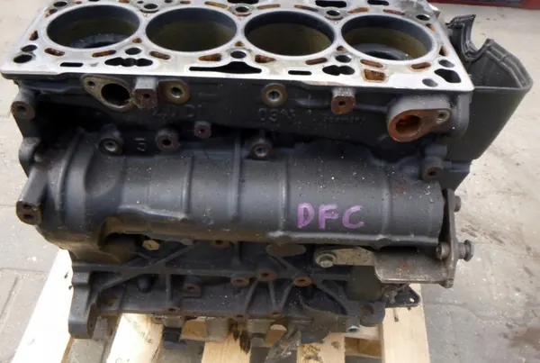 VW Passat B8 2.0 TDI motorblok OEM 03N023A image 3