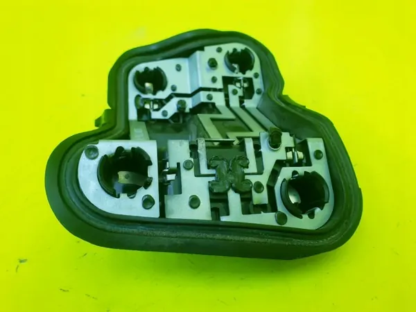 Insert phare droit arrière Audi A4 B7 OEM 965084 image 4