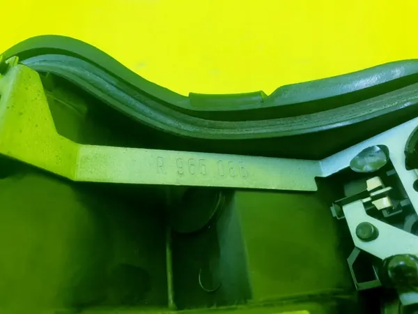 Insert phare droit arrière Audi A4 B7 OEM 965084 image 5