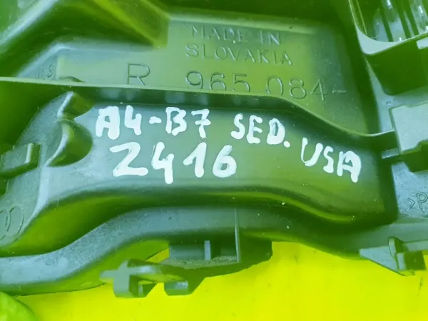 Insert phare droit arrière Audi A4 B7 OEM 965084 image 9