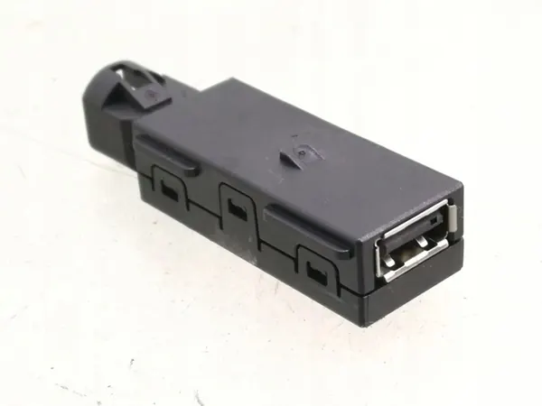 Skoda USB-Steckdose OEM 5Q0035726M - Gebraucht image 2