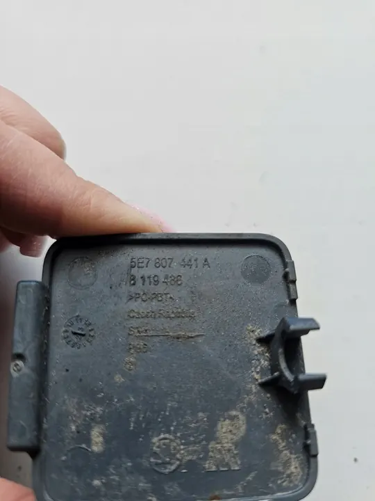 Tappo paraurti posteriore SKODA OCTAVIA IV 5E7807441A image 3