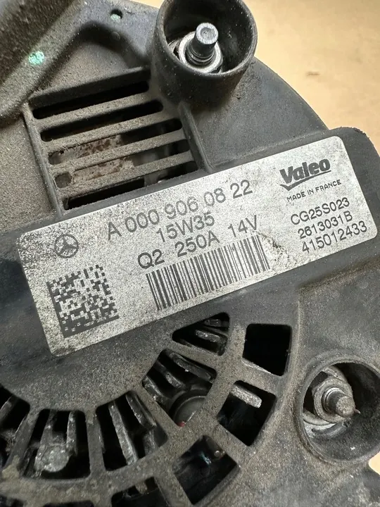 Vaihtovirtageneraattori Mercedes S-luokka W222 S350CDI A0009060822 image 4