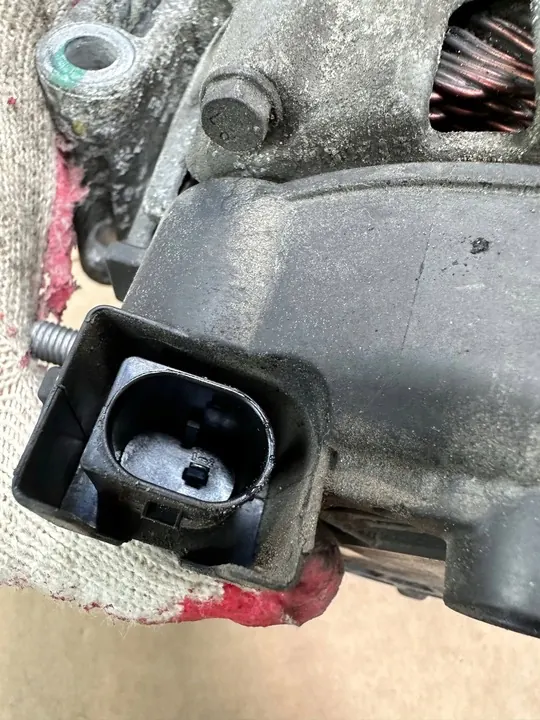 Vaihtovirtageneraattori Mercedes S-luokka W222 S350CDI A0009060822 image 6