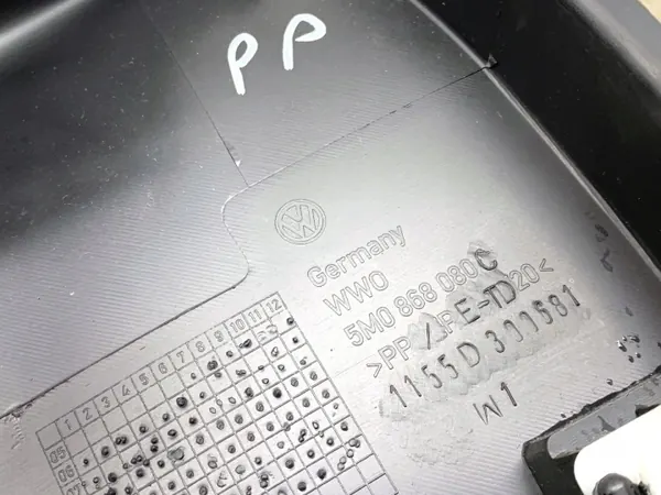 OEM 5M0868080C Etu-Oikea Ovensuojus VW Golf Plus image 4