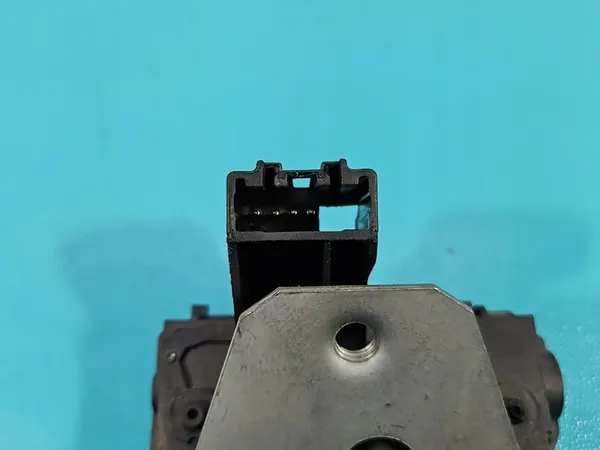 Baklucka Lås Volvo V60 I 10- OEM 31335045 image 5