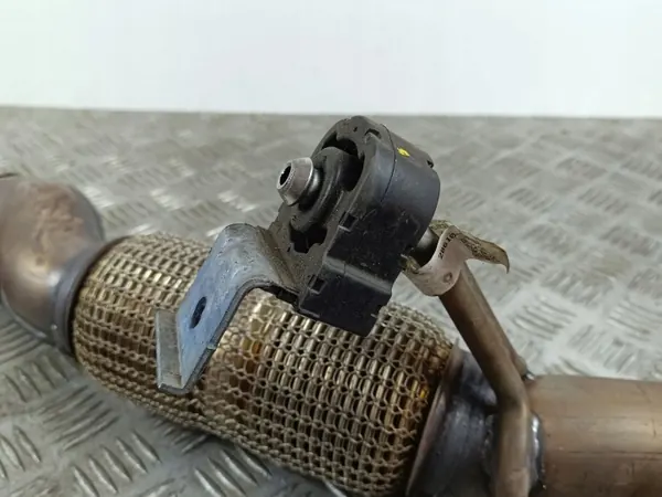 Abrazadera de escape Hyundai OEM FOB38175 - Usada image 3