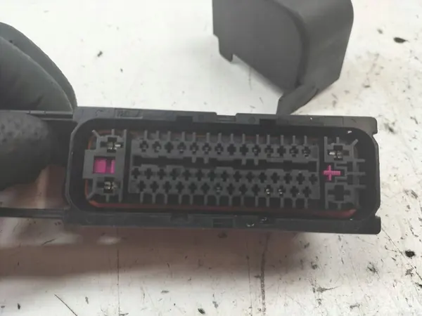 Connecteur de pompe ABS VW Volkswagen Touran II image 4