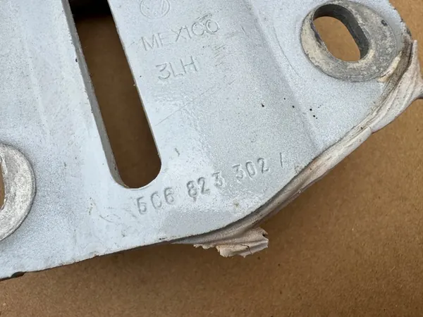 Bisagra de capó LC9A VW JETTA 5C Lift image 2