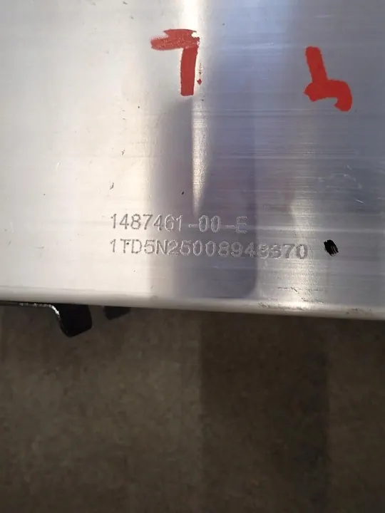 Vasen Oikea Puristusalue TESLA Y 2021 image 2